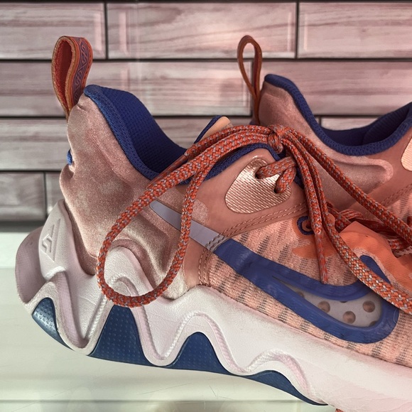 Nike women shoes size 6. Great condition. Please see pictures. - Picture 7 of 7